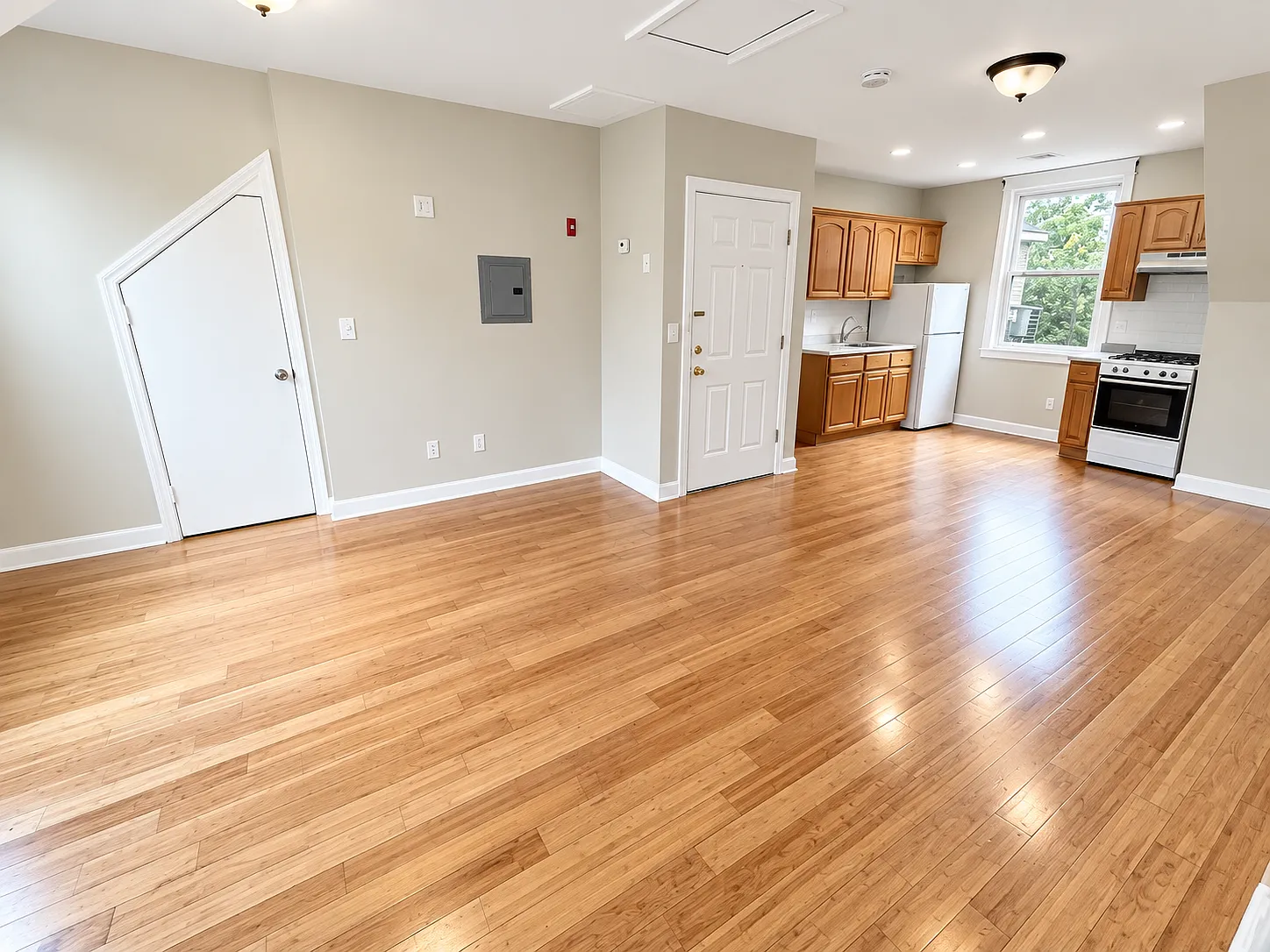 Studio, 650 sqft, $1,345 — Photo 4