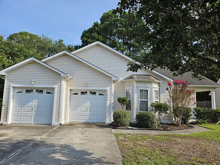 4309 Sunset Woods Ct — Photo 1