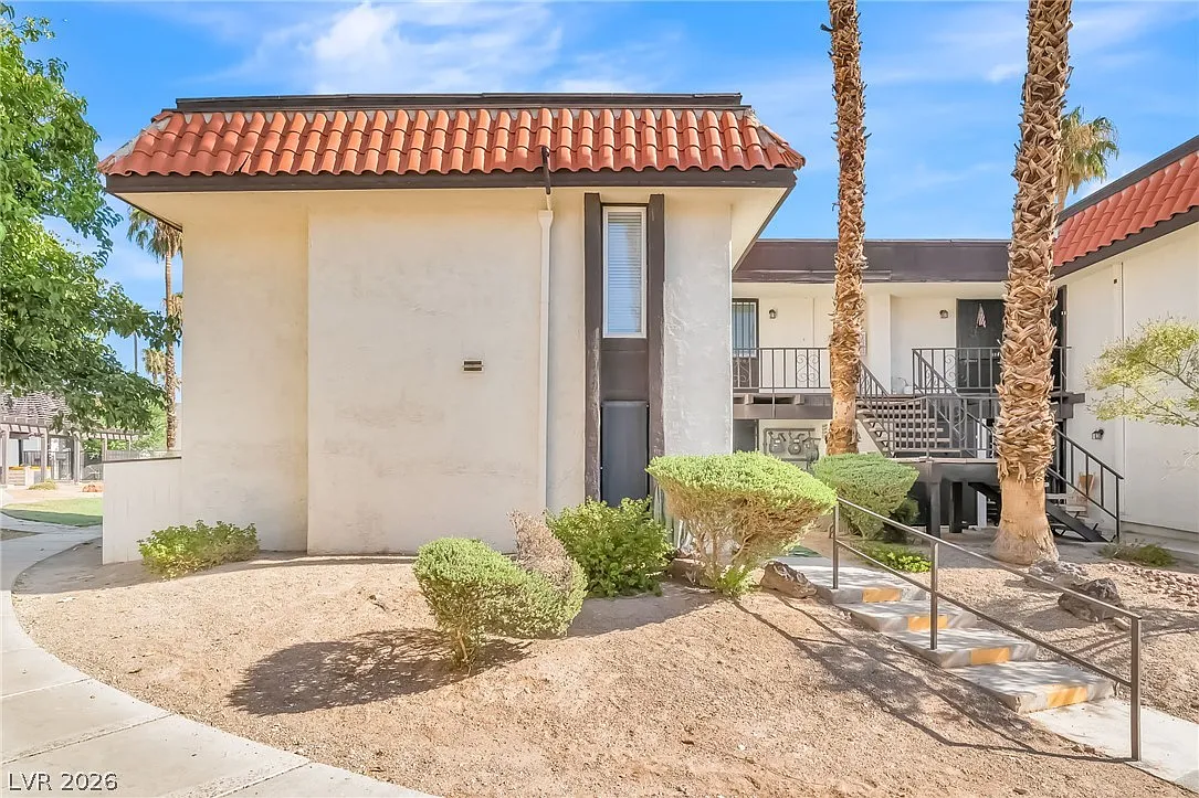 3 bed, 2.0 bath, 1125 sqft, $1,700 — Photo 2