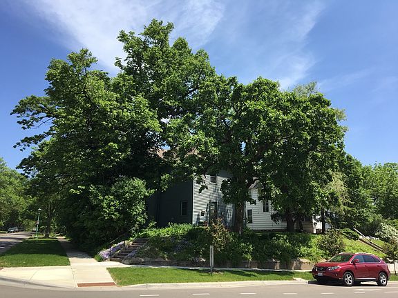 2nd image of 2219 Como Ave