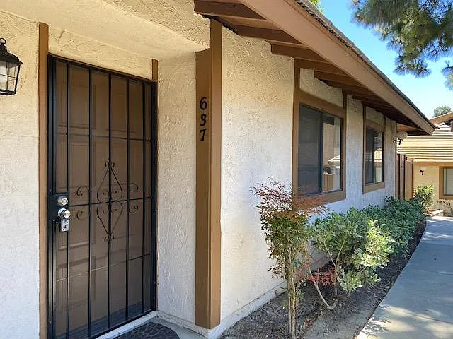 637 Sydney Ln — Photo 3