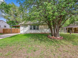 830 N Lakeview Dr, Derby, KS 67037
