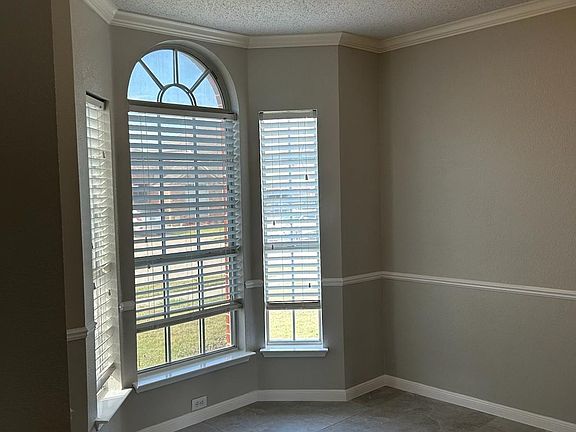 3rd image of 7800 Park Downs Dr