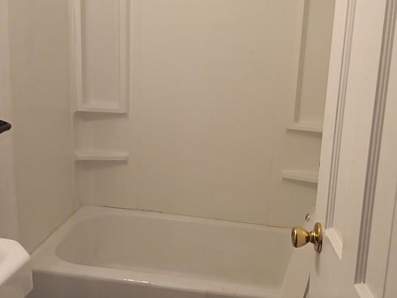 4th image of 515 W 6th St #6