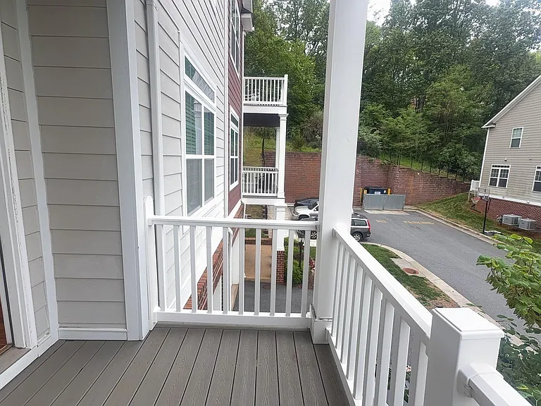 2402 Winthrop Dr — Photo 2