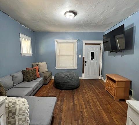 2nd image of 2104 McLaran Ave