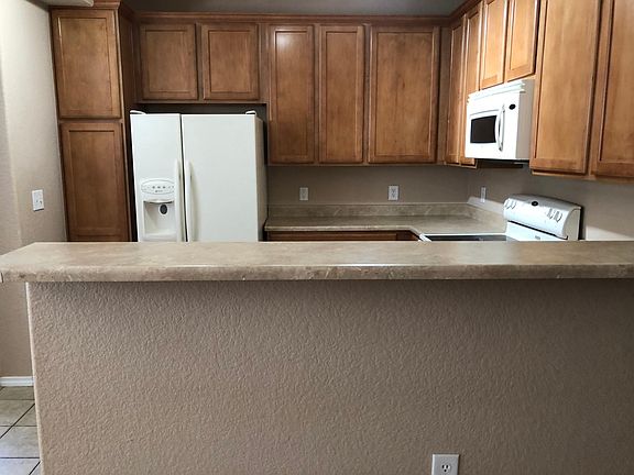 Kitchen with breakfast bar
