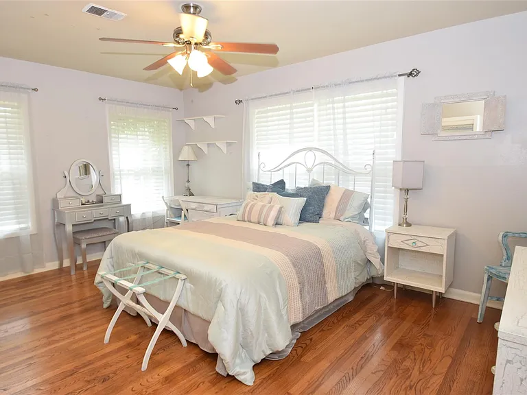 1954 Heights Dr — Photo 18