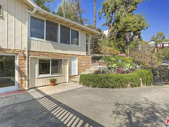 3rd image of 3615 Tacoma Ave