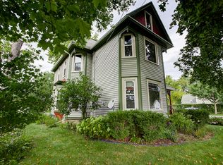 305 Maple Ave, Hartland, WI 53029