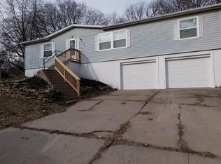 209 N Countryside Rd, Blue Springs, MO 64015