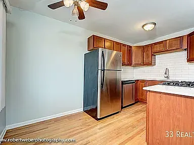 212 Surrey Dr — Photo 2