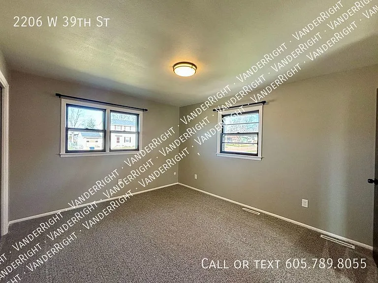 2206 W 39th St — Photo 13