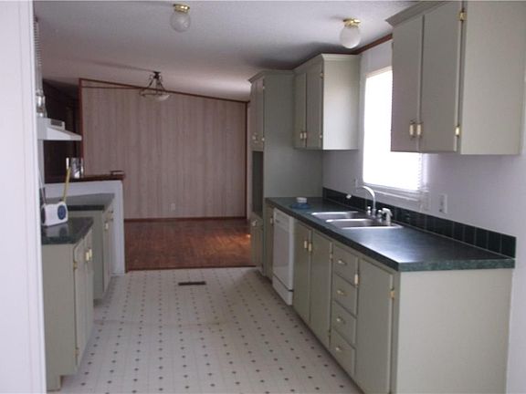 5th image of 300 Indian Ln