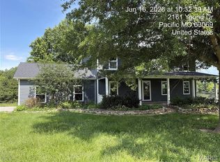 2161 Young Rd, Pacific, MO 63069