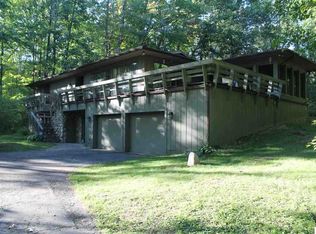 2260 N Sandstone Rd, Jackson, MI 49201