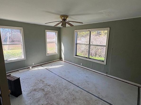 8594 Us Highway 190 E