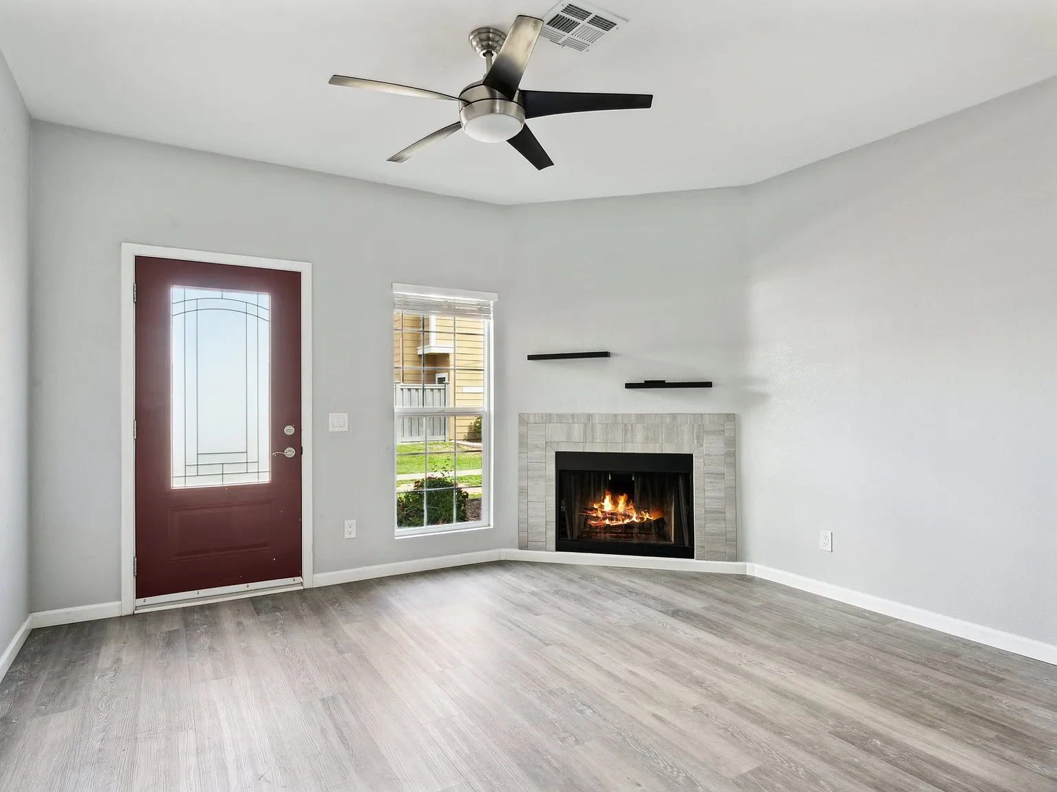 2 bed, 1.5 bath, 950 sqft, $1,595 — Photo 4