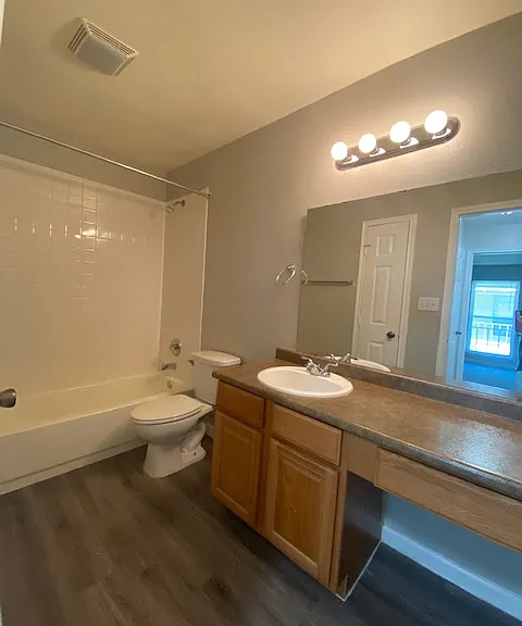 1809 W Schunior Rd #306 — Photo 4