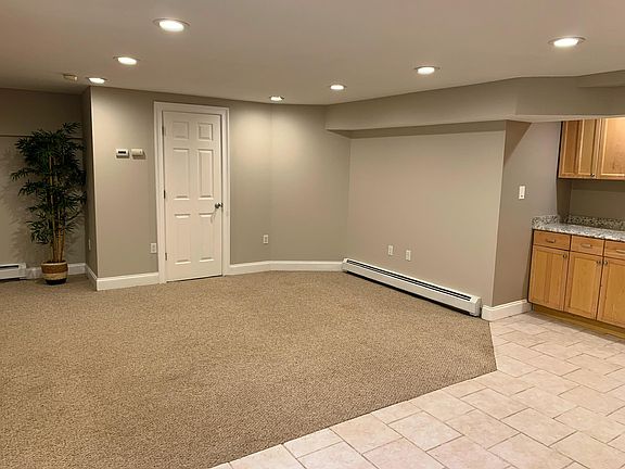 3rd image of 3390 Lakeshore Dr