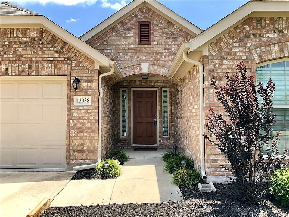 1st image of 13028 Sierra View Dr