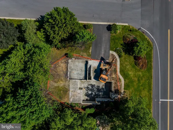 1098 Country Club Rd, Camp Hill, PA 17011