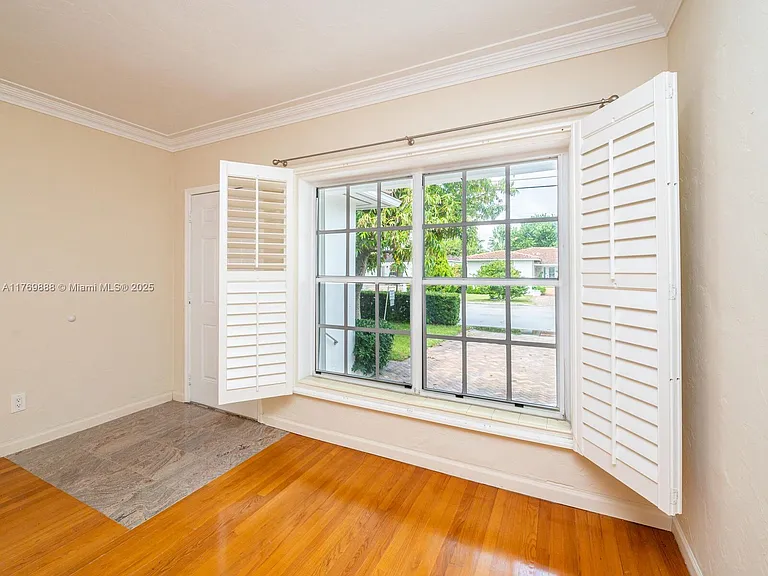 9441 Byron Ave — Photo 16