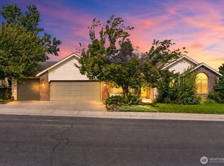 102 View Meadows Court, Richland, WA 99352