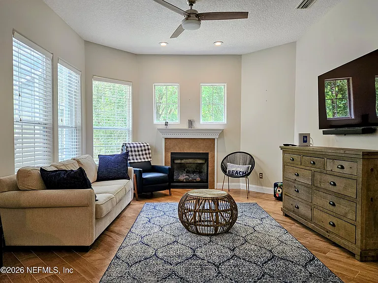 169 W Village Dr — Photo 3