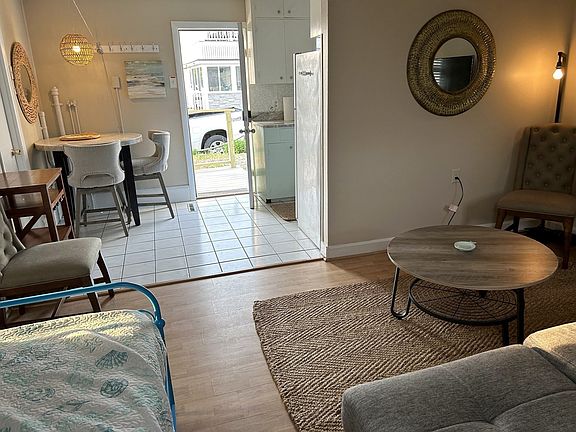 5th image of 51 Northern Blvd #1