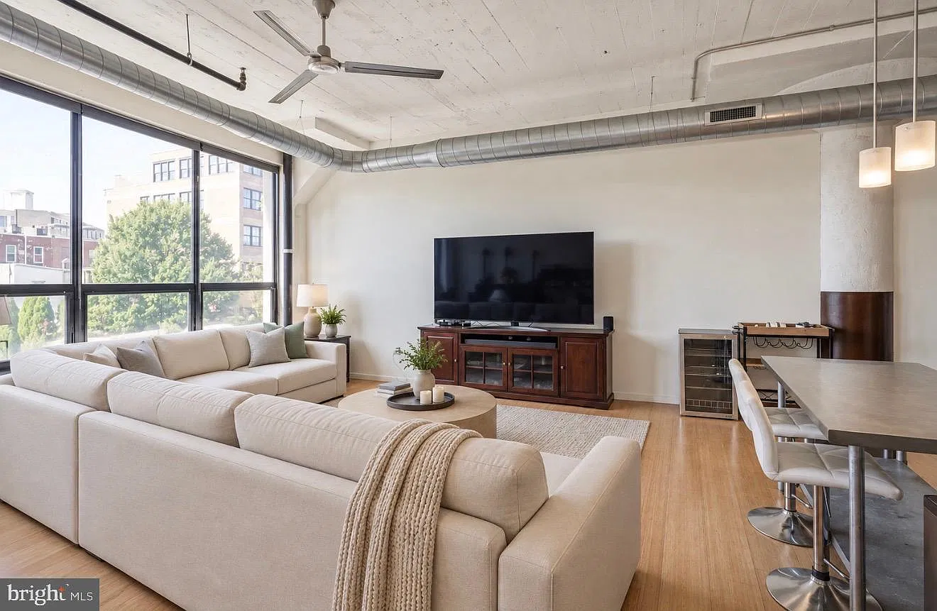 1 bed, 1.0 bath, 962 sqft, $2,100 — Photo 3