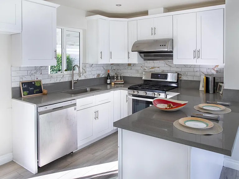 529 Evanwood Ave — Photo 3