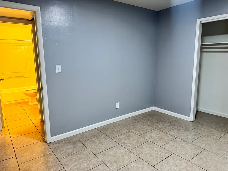115 W Hill Dr #11 — Photo 11