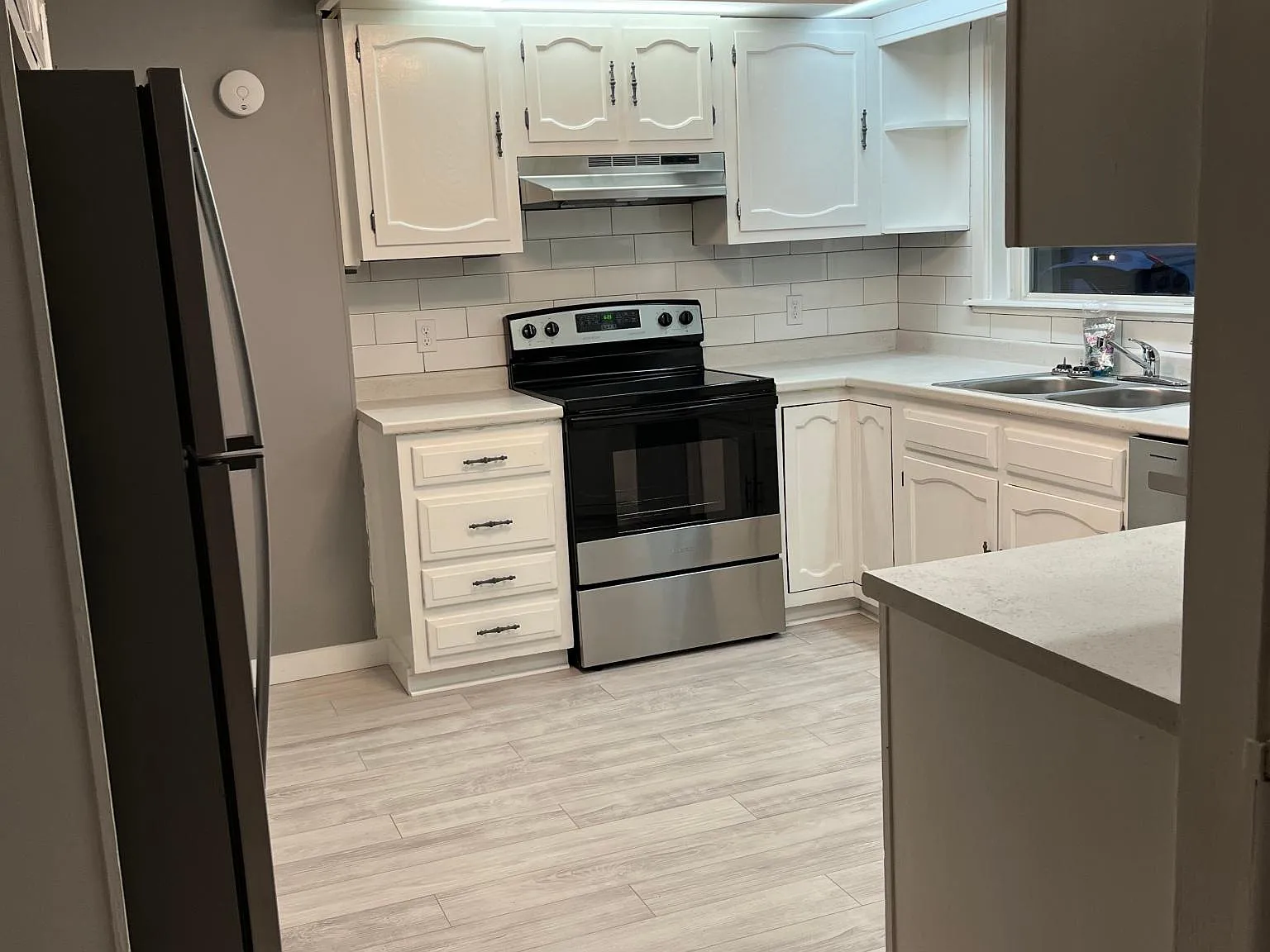 148 Flower Ave E — Photo 2