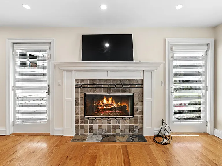 305 Captain Kidd Dr — Photo 9