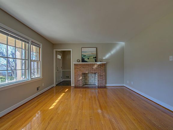 5th image of 712 Sanhill Dr