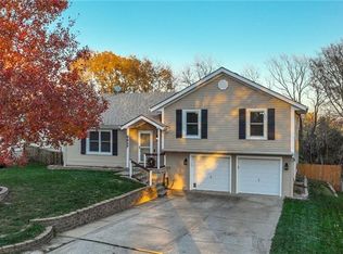6627 NW Sioux Dr, Kansas City, MO 64152