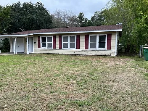 2004 E Mistletoe Ave Photo 1