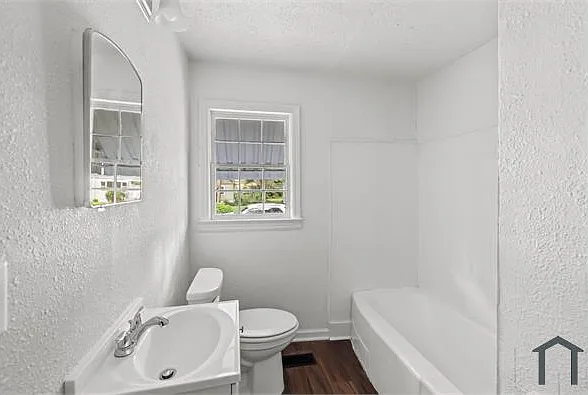 3 bed, 1255 sqft, $1,300 — Photo 3