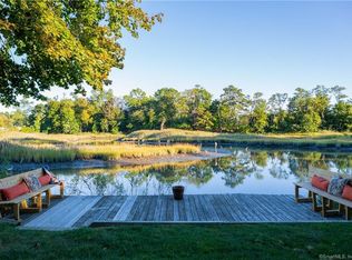 331 Riverside Dr, Fairfield, CT 06824