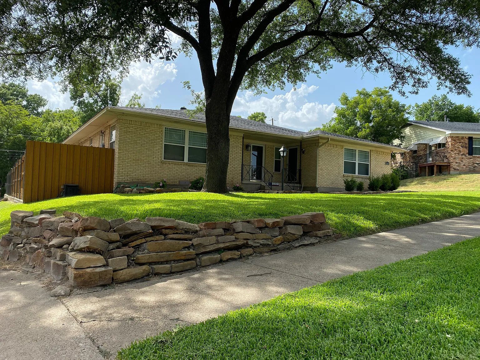 10809 Marchant Cir — Photo 2