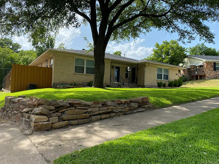 10809 Marchant Cir — Photo 2