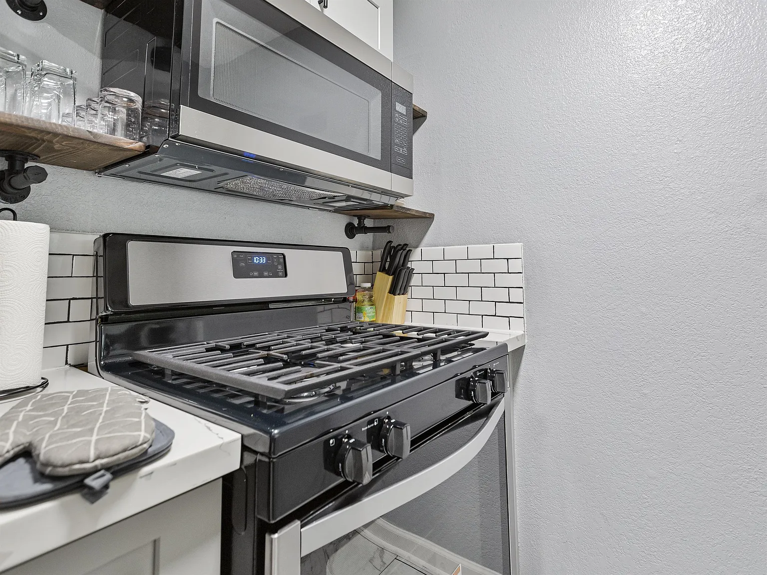 2402 Berry Street - 5 — Photo 4