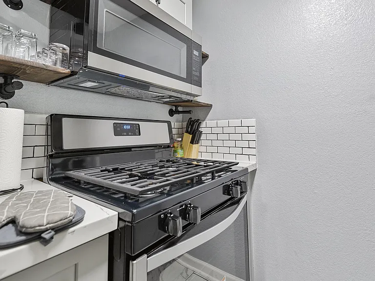 2402 Berry St #5 — Photo 4