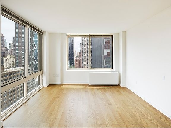 4th image of 260 W 54th St APT 14B