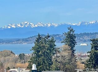 556 Holly Dr, Edmonds, WA 98020