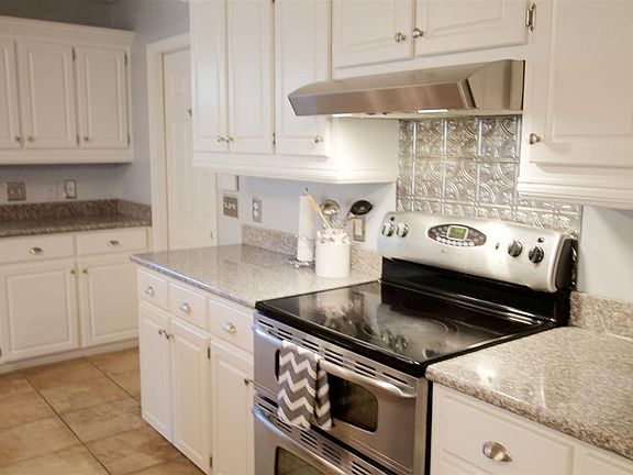3rd image of 5054 Mandavilla Blvd