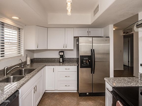 4th image of 3329 Pioneer Dr