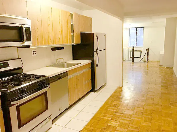 123 East 83rd Street image 1 of 7