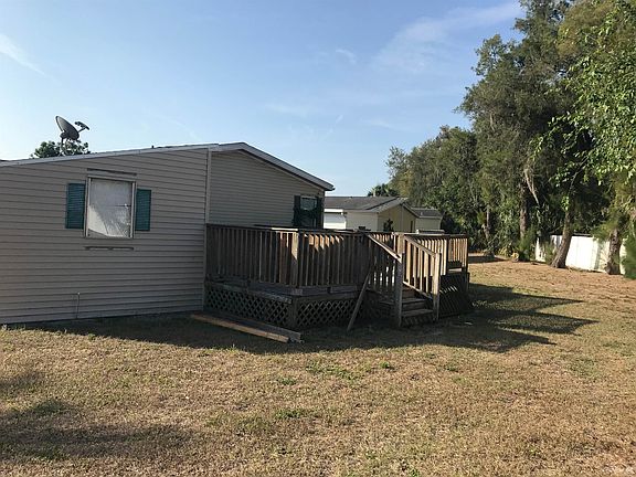 DECK/BACK YARD